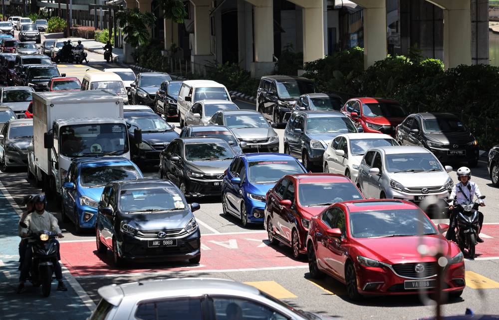 All highway users are encouraged to make full use of this toll discount and plan their journeys wisely to avoid traffic congestion during this long holiday period. - Bernama photo