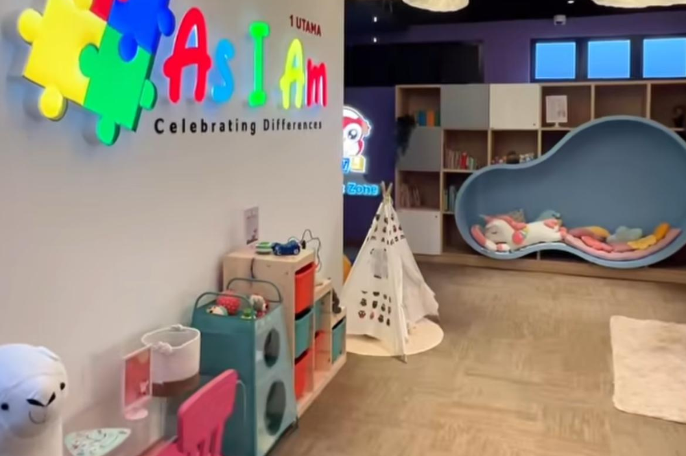 Calm Room at 1 Utama Shopping Centre, consisting of not just the Awan Play Space and Owl Quiet Zone but also Headphone Zone, Chromotherapy Stations and Sensory Wall. (Photo: Instagram)