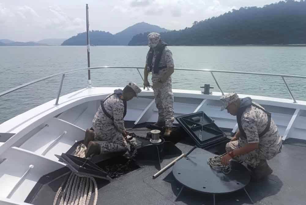 The KM Nyalau crew carried out their duties to ensure that the Pagar Laut Special Operation in conjunction with Aidilfitri was carried out with excellence.