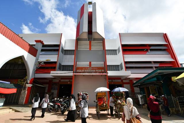 Pasar Siti Khadijah, a symbol of Kelantan’s vibrant marketplace culture, the market now offers wider spaces, better lighting, and improved ventilation - enhancing both business and visitor experience while preserving its rich heritage. - Photo by Bernama