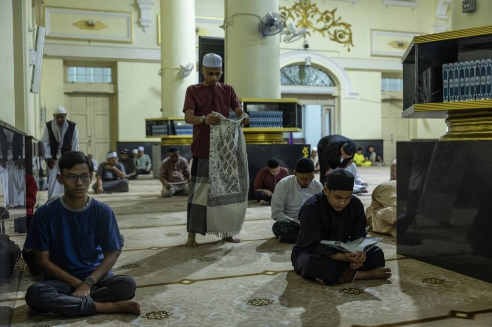 Mohd Na’im said agencies under the Prime Minister's Department (Religious Affairs) would continue to strengthen efforts and community awareness programmes to ensure that the public is more vigilant in using social media and always maintain social etiquette and respect the limit of religious sensitivity. - Bernama file photo