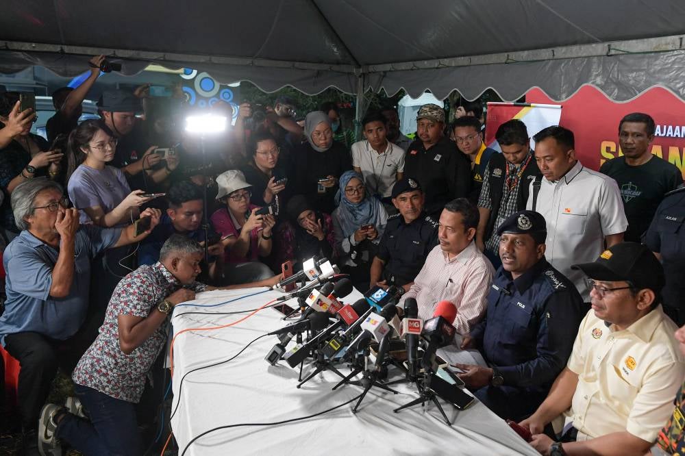 Hussein Omar Khan speaking at a press conference at the Incident Control Centre in Putra Heights on Friday. Photo by Bernama