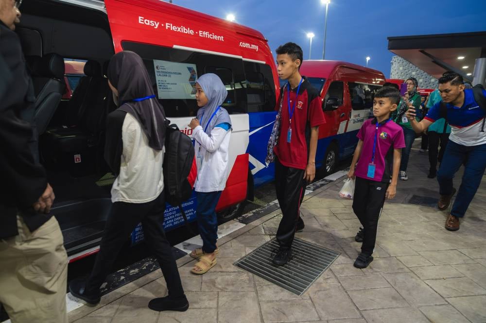 Students board the transport service provided by Rapid KL to go to school. Photo by Bernama