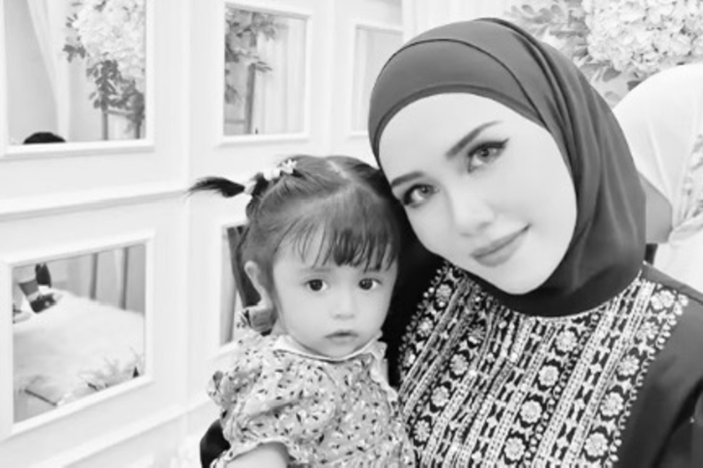 Nur Fatihah Badrul Hisham (right) and her daughter Naira Falisha lost their lives in the hit-and-run incident. Photo: X