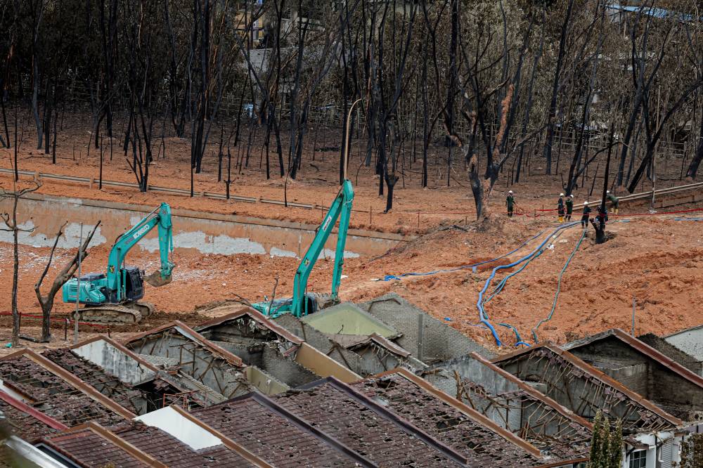 Several personnel were seen at the site of the gas pipeline fire incident along Jalan Putra Harmoni, Putra Heights on April 3, 2025. - Photo by Bernama