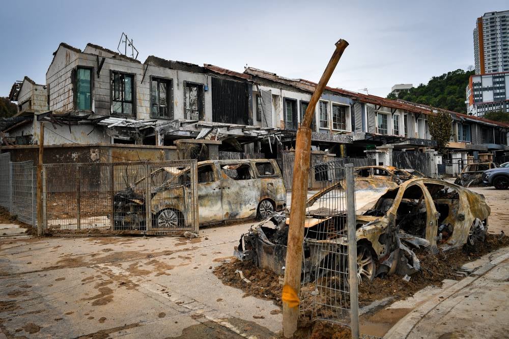 The condition of the residents' homes and vehicles, which were destroyed, resembled a ghost town during a survey at the site of the gas pipeline fire on Jalan Putra Harmoni, Putra Heights, today. - Photo by Bernama