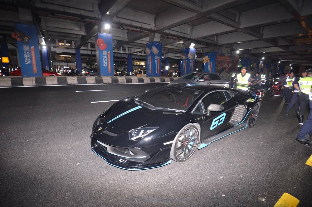The Kuala Lumpur Road Transport Department has clarified that the Lamborghini Aventador driven by a Chinese national without a licence was not seized, as previously reported.