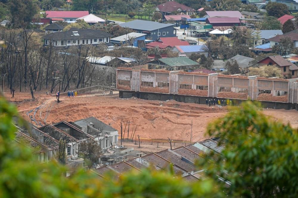 The fire zone involving a gas pipeline on Jalan Putra Harmoni, Putra Heights on April 4, 2025. - Photo by Bernama