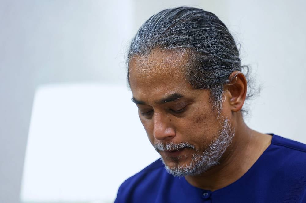 Khairy said the lying-in-state would take place at the main prayer hall of the mosque before the remains of the statesman were taken to the Heroes’ Mausoleum for the burial ceremony. - Bernama photo