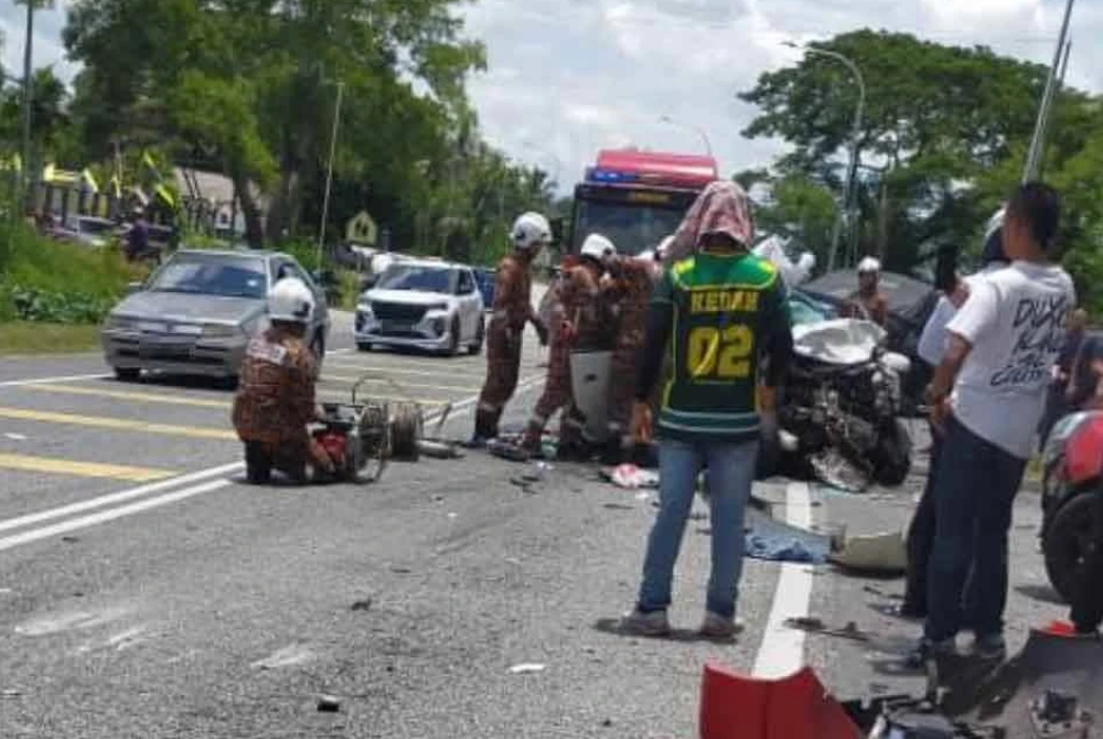 A retired Health Ministry laboratory assistant was killed in a four-vehicle accident at Titi Tinggi near Padang Besar yesterday. - Photo source: Social media