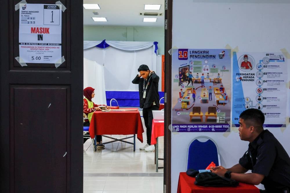 The two centres are the General Operations Force (GOF) 3rd Battalion Camp’s Dewan Rekreasi Pegawai Kanan, in Bidor and Dewan Anggerik at the Tapah district police headquarters (IPD) Housing Complex. - Bernama photo