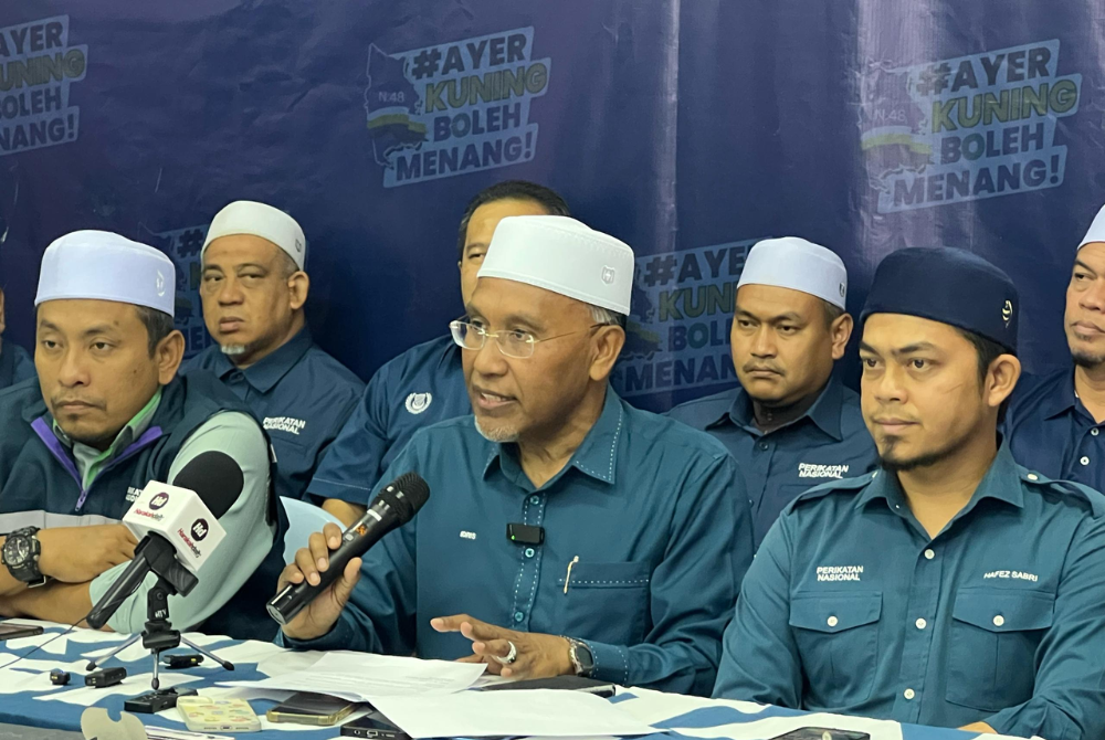Pas vice-president Datuk Idris Ahmad during a press conference.
