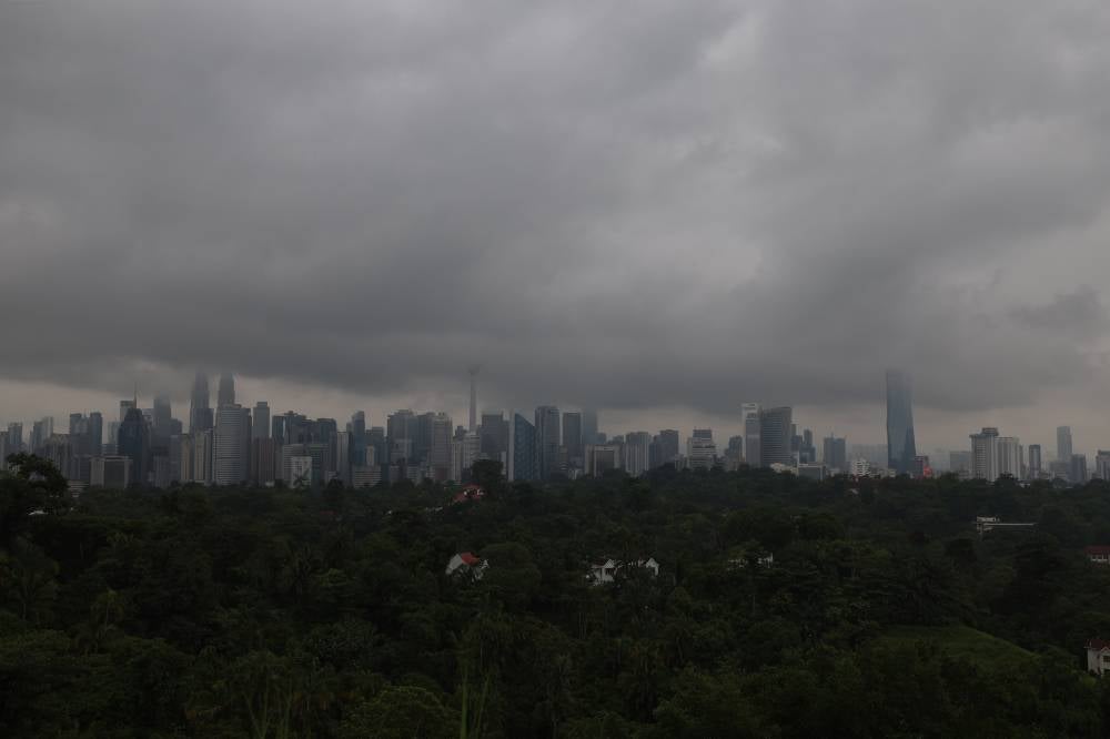 MetMalaysia has issued a weather warning for thunderstorms, heavy rain and strong winds across most states, effective until 6pm today. Photo for illustrative purposes only. Bernama FILE PIX