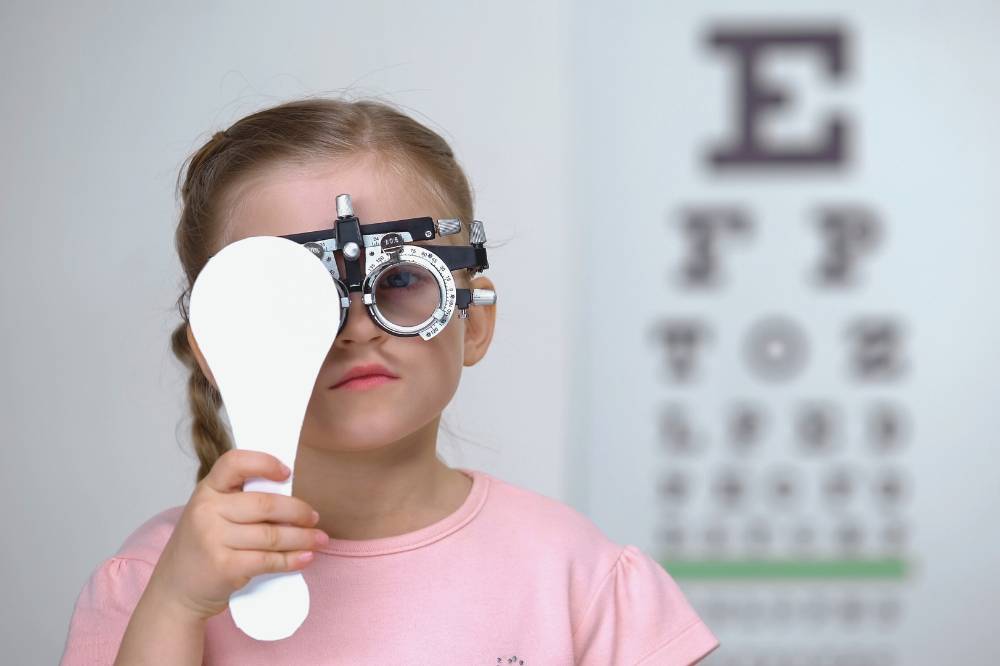 A major 2024 study of over 335,000 children found a clear link between screen time and increased risk of myopia. Photo: Edited via Canva