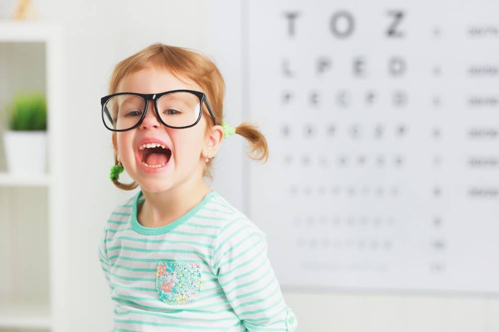 A major 2024 study of over 335,000 children found a clear link between screen time and increased risk of myopia. Photo: Edited via Canva