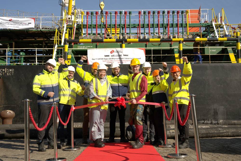 United Kingdom's SD Guthrie International Liverpool Refinery manufacturing operations manager Tim Pemberton (fourth from right) dressed in traditional Malay attire, celebrates the arrival of the first tariff-free palm oil shipment from Malaysia to the UK under the CPTPP agreement together with the workers at the refinery.
