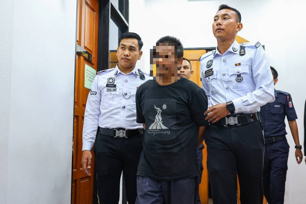 The lorry driver involved in the crash that killed nine personnel of the Federal Reserve Unit (FRU) yesterday is on remand for four days from today. Photo by Bernama