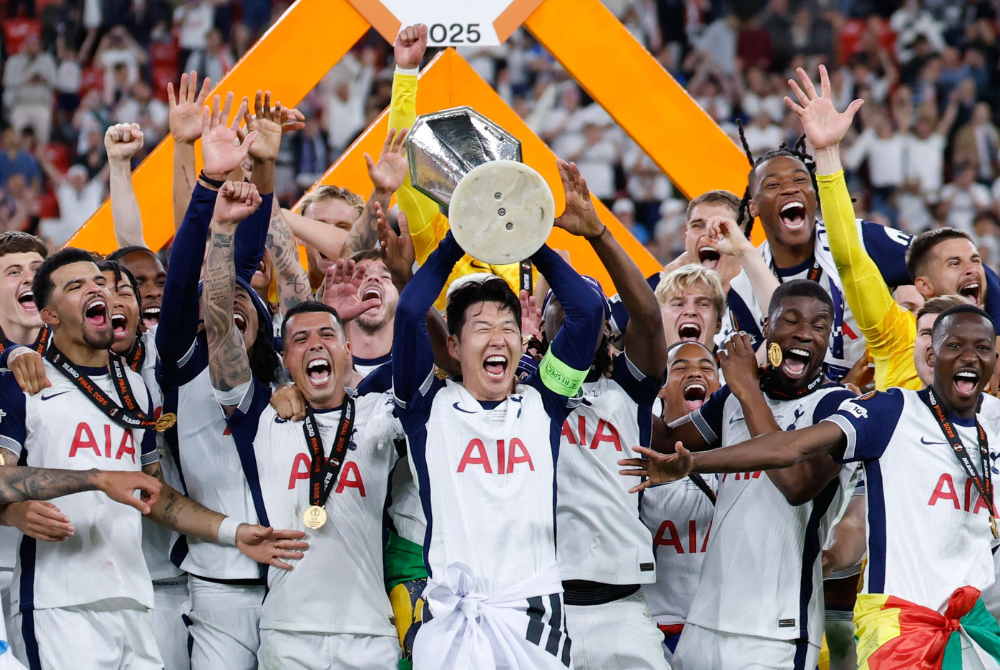 Tottenham Hotspur's South Korean forward #07 Son Heung-min raises the trophy as he celebrates with teammates winning the UEFA Europa League final football match between Tottenham Hotspur and Manchester United at San Mames stadium in Bilbao on May 21, 2025. (Photo by Thomas COEX / AFP)