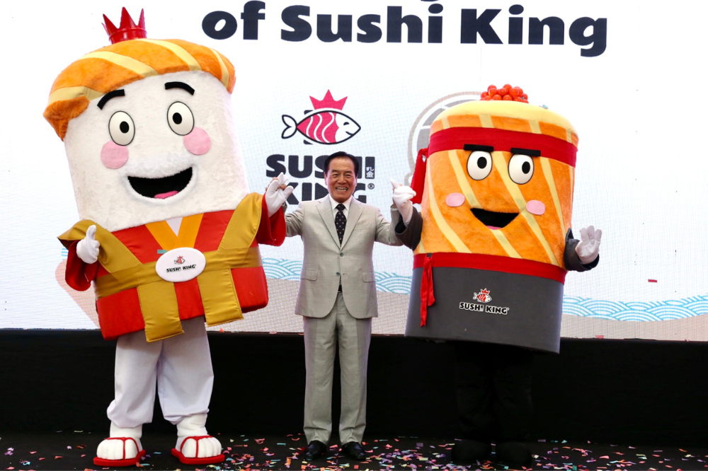 Tan Sri Datuk Seri Fumihiko Konishi with Sushi King mascot and Nisho-chan.