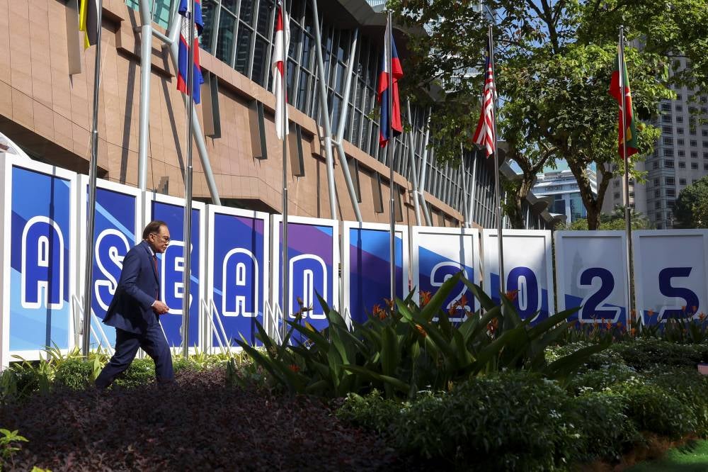 Prime Minister Datuk Seri Anwar Ibrahim walks over to warmly welcome a Gulf Cooperation Council (GCC) delegate at the 2nd Asean-GCC Summit and the inaugural Asean-GCC-China Summit, held at the Kuala Lumpur Convention Centre, today. - Photo by Bernama