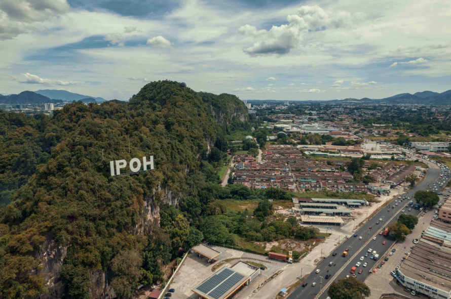 An increase in tourist arrivals and foreign investment into Perak, along with the implementation of the Perak Sejahtera 2030 Plan, are seen as contributing factors to the increased proficiency in English among the people in the state. Photo: Tourism Perak