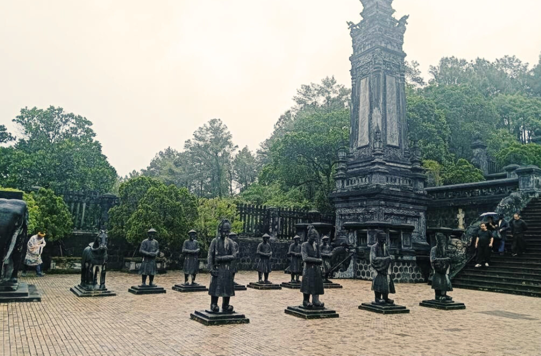 This place that felt like stepping into a movie — complete with ancient tombs, imperial palaces, and statues that reminded me of China’s Terracotta Army. Photo: Wan Azfarozza 
