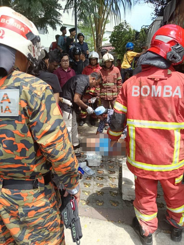 A 30-year-old man was found pinned under the lorry and he was confirmed dead by a medical team at the scene. Photo courtesy of the Selangor Fire and Rescue Department.