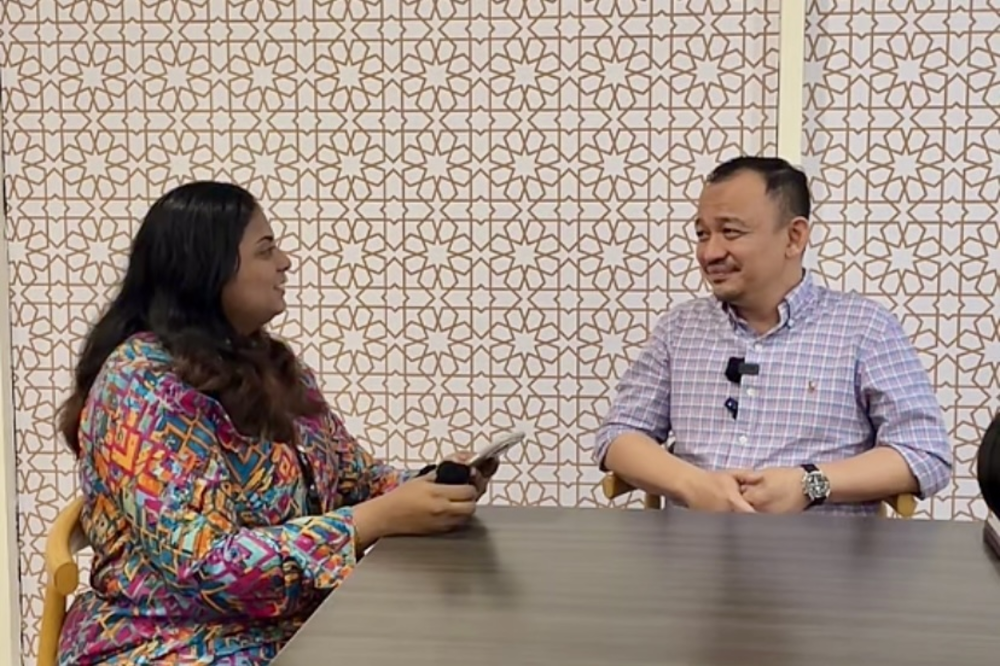 Maszlee (right) during a live broadcast of the Sinar Daily Top News podcast on TikTok earlier this afternoon, held at the Kuala Lumpur International Book Fair (PBAKL) at the World Trade Centre Kuala Lumpur (WTCKL).