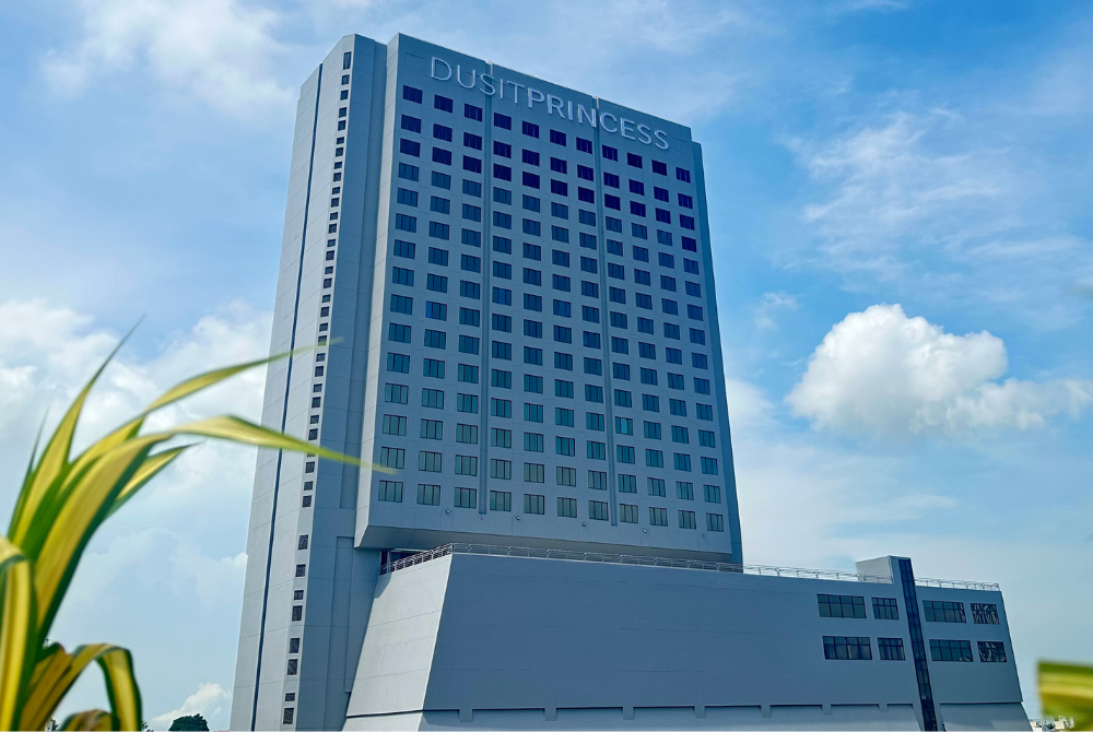 Combining modern sophistication with Thai-inspired gracious hospitality, this upscale hotel sets a new benchmark in Melaka’s bustling hospitality scene.