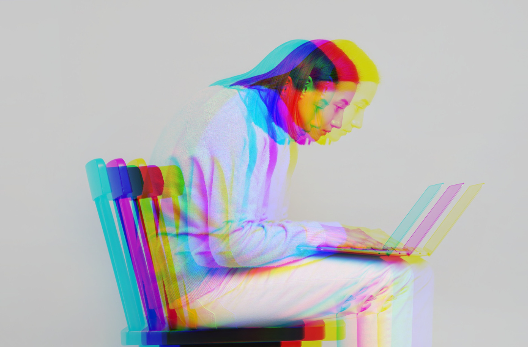 Malaysians ranking among the world’s top in daily screen time, clocking in an average of eight hours a day, four of which are spent on mobile devices, we might be unknowingly setting ourselves up for Dropped Head Syndrome (DHS). Photo: Canva 