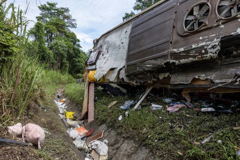 At least 15 people were killed in an accident involving a bus carrying students from Sultan Idris Education University (UPSI) and an MPV on the East-West Highway in Banun, Gerik, early this morning. - Photo by Bernama