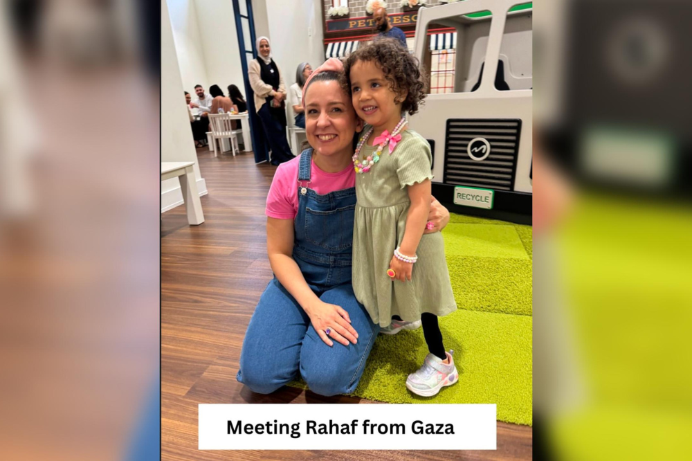 Ms Rachel and Gazan three-year-old double amputee, Rahaf. - Photo: INSTAGRAM / @missrachelforlittles