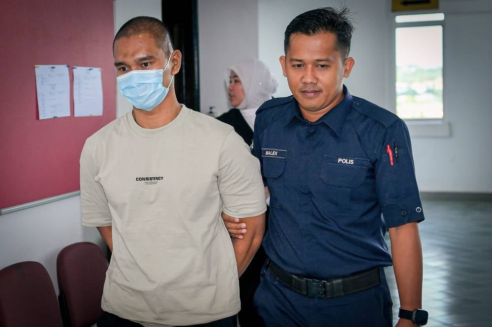 Police constable Lance Corporal Muhammad Alif Monjani (left), who is accused of murdering Nur Farah Kartini Abdullah, whose body was found in an oil palm plantation last year, pleaded not guilty to the charge at the High Court here today. Photo by Bernama