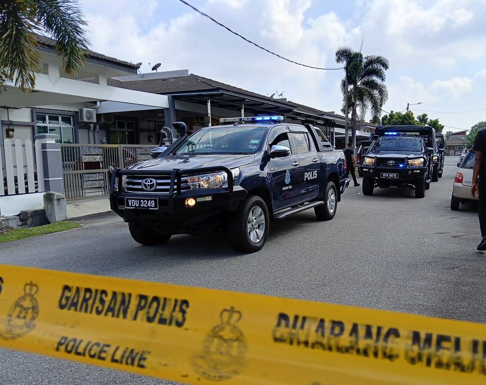 Yesterday, the media reported that a 51-year-old female teacher and her 21-year-old eldest son were found dead, while her youngest son, 13, sustained serious injuries, believed to have resulted from stab wounds, in an incident at their home. Photo by Bernama