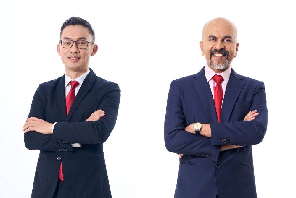 SMCV consultant neurosurgeons Dr Mah Jon Kooi (left) and Gerard Arvind Martin (right). Photo courtesy of Sunway Medical Centre Velocity