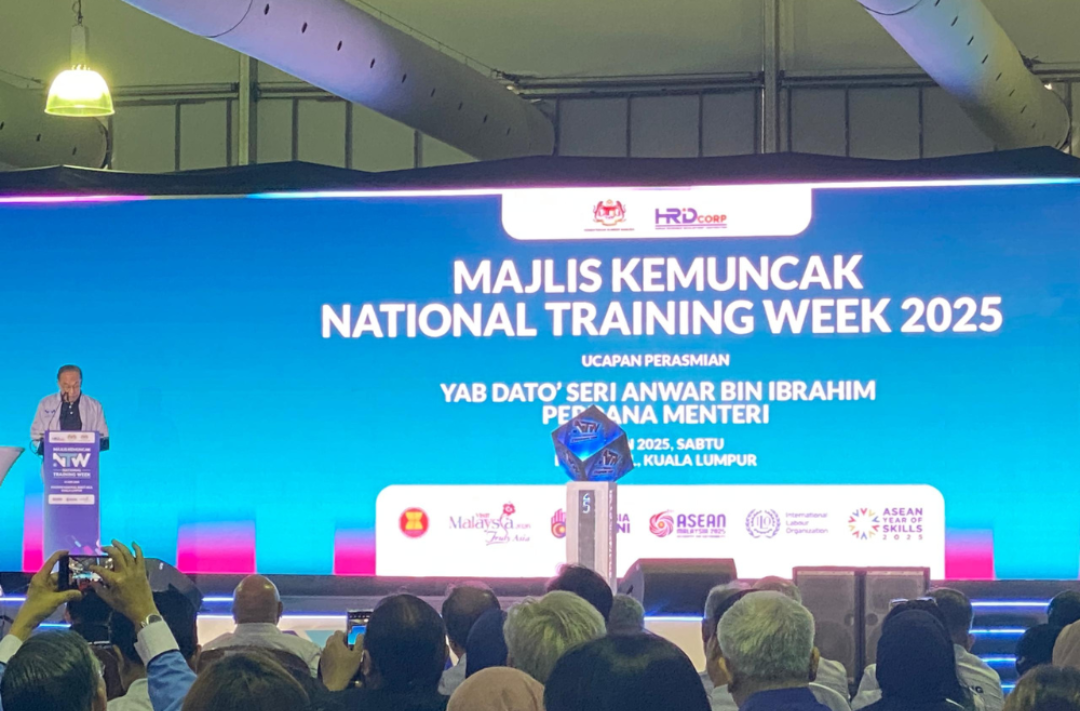  Prime Minister Datuk Seri Anwar Ibrahim delivering his keynote address on Saturday at the National Stadium in Bukit Jalil. 