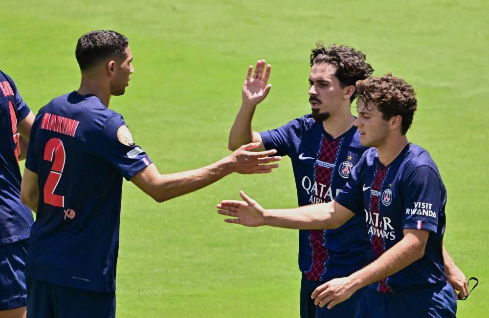 Paris Saint-Germain's Portuguese midfielder #17 Vitinha (2ndR) celebrates with teammates after scoring a goal during the Club World Cup 2025 Group B football match between France's Paris Saint-Germain and Spain's Atletico de Madrid at the Rose Bowl stadium in Los Angeles on June 15, 2025. (Photo by Frederic J. Brown / AFP)