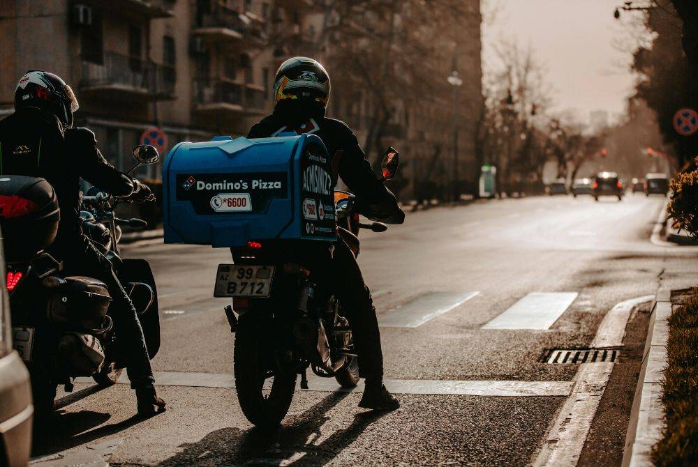 Not only was Domino’s humming with orders, but Papa John’s and other chains in Arlington also spiked in activity. Photo illustrated by Sinar Daily.