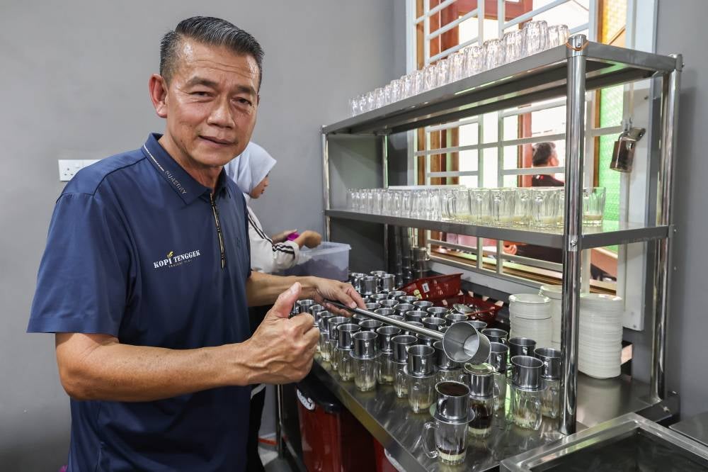 Kopi Tenggek Tanjung Piai business owner, Ghazaley Ayiub, 58, said he was inspired to run the coffee business following a visit to Saigon, Vietnam, where he observed motorcycle vendors selling coffee using a similar method. Photo by Bernama.