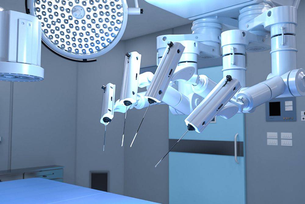 Procedures such as robot-assisted surgeries can effectively remove cancer tumours from previously unreachable areas. Photo: Canva