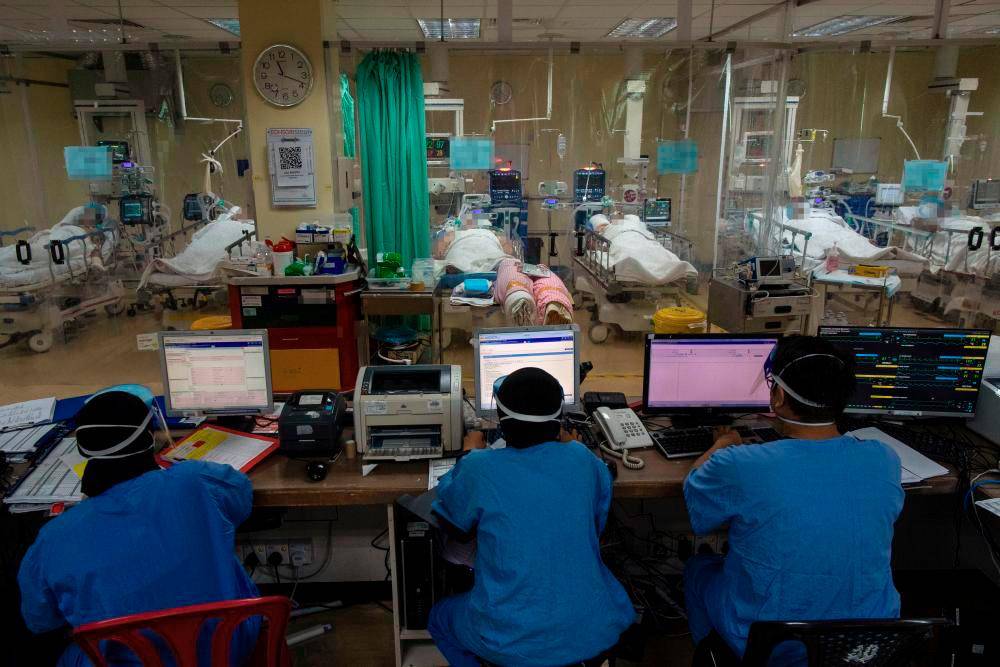 Addressing challenges like workload, work-life balance and fostering a supportive environment are crucial to attract and retain the next generation of dedicated medical professionals. - Bernama file photo