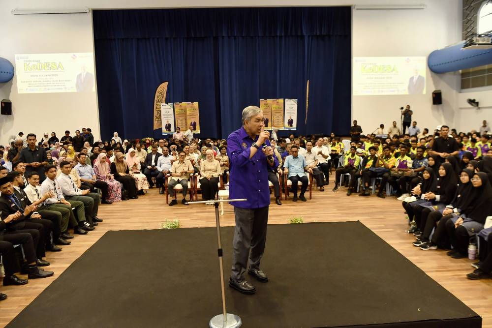 Zahid said the fruits are not produced locally but are instead imported entirely from foreign countries, hence it should be reconsidered before imposing SST of between five and 10 per cent. - Bernama photo