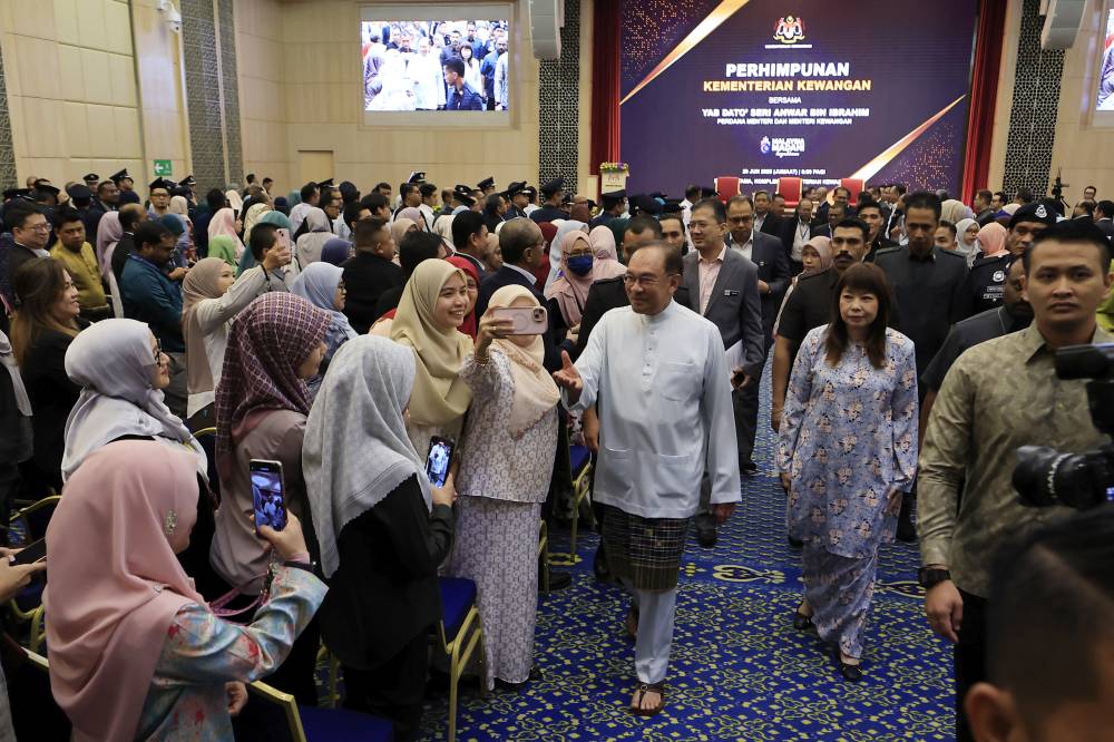 Prime Minister Anwar Ibrahim has directed all government departments to use local products, especially food, at official events. - Bernama photo
