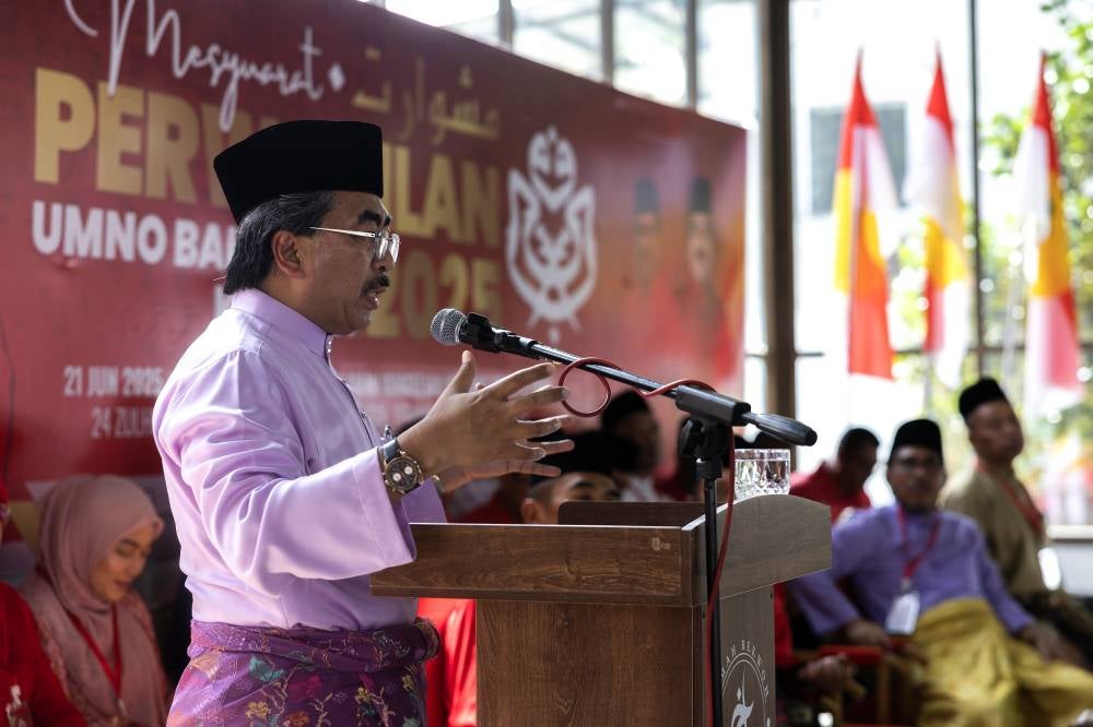 Datuk Seri Johari Abdul Ghani - Bernama file photo
