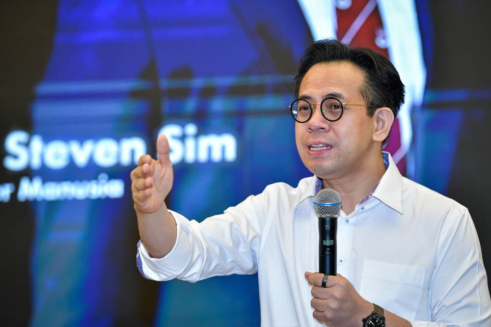 Human Resources Minister and Penang DAP chairman Steven Sim - Photo by Bernama