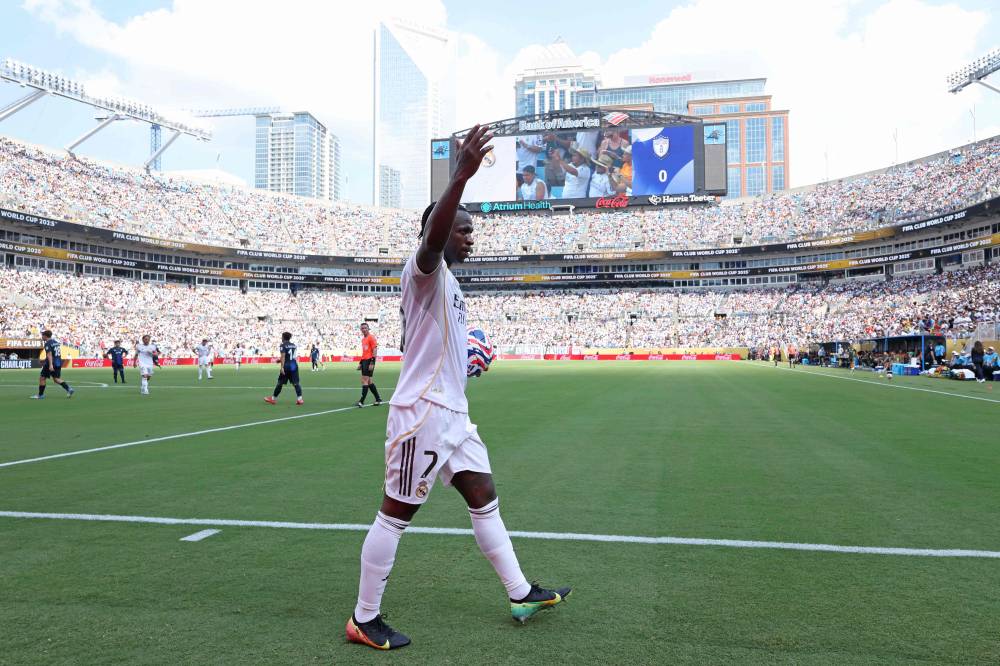 Vinicius Junior of Real Madrid C. F. acknowledges the fans as he goes to take a corner kick during the FIFA Club World Cup 2025 group H match between Real Madrid CF and CF Pachuca at Bank of America Stadium on June 22, 2025 in Charlotte, North Carolina. (Photo by Richard Pelham / GETTY IMAGES NORTH AMERICA / Getty Images via AFP)