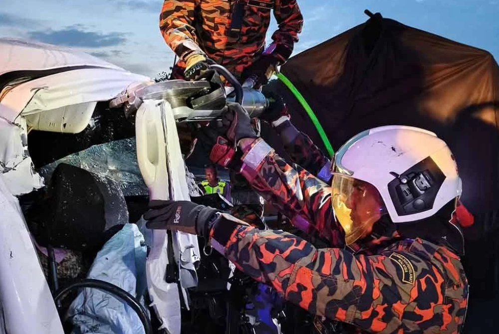 Firefighters conducted a size-up and applied the SAVER concept (Systematic Approach for Victim Extraction and Rescue) to extricate both trapped victims. - Photo courtesy of JBPM