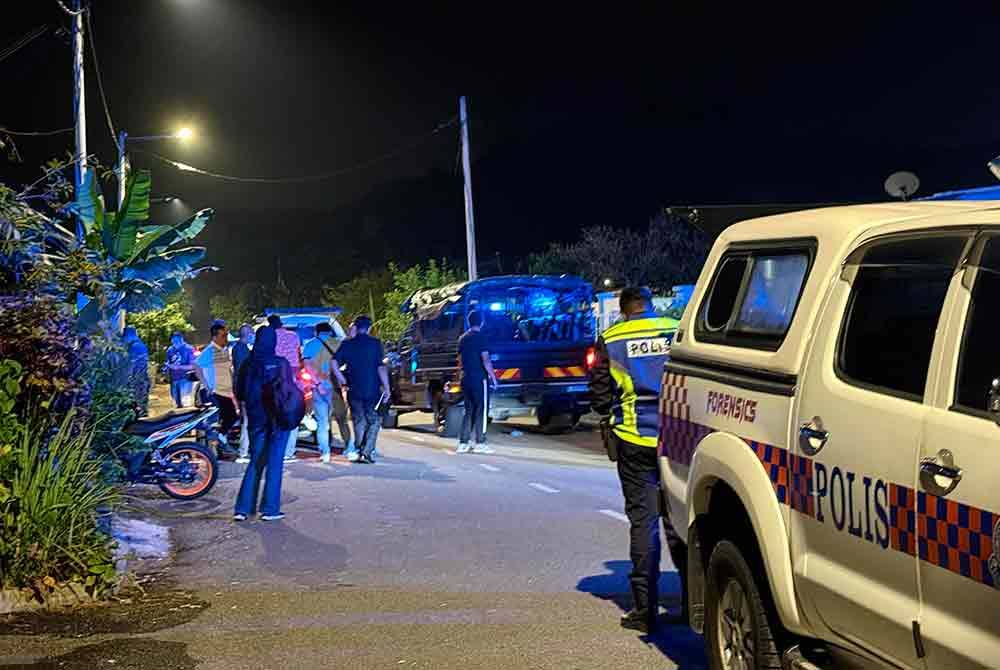 A family of three was found dead in a house at Taman Bukit Kristal last Tuesday.