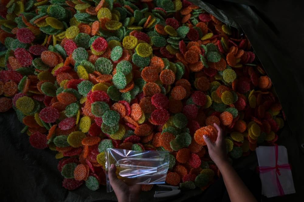 In a state steeped in history lies a nearly forgotten snack called inang-inang, a round, crispy cracker that boasts historical significance and holds a wealth of memories. Photo by Bernama