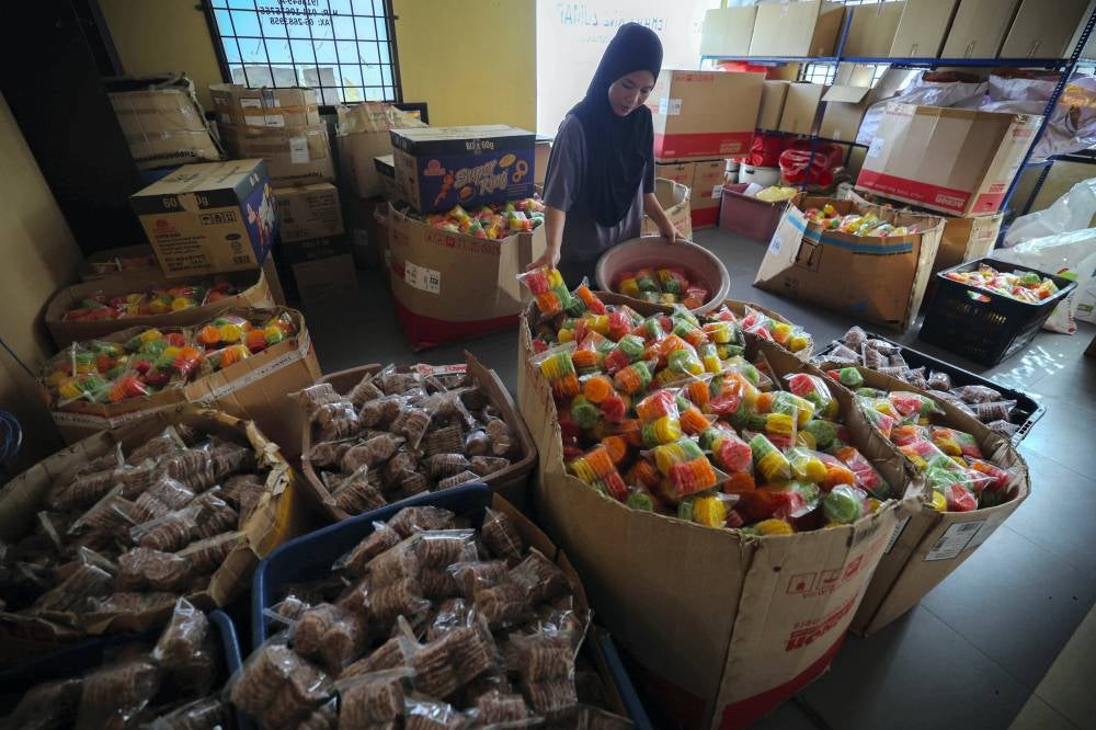 In a state steeped in history lies a nearly forgotten snack called inang-inang, a round, crispy cracker that boasts historical significance and holds a wealth of memories. Photo by Bernama